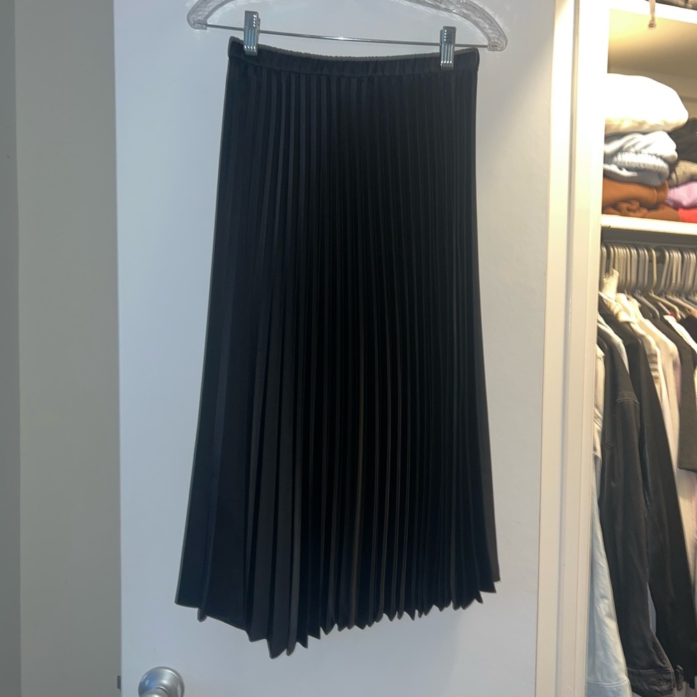 Pleated midi skirt